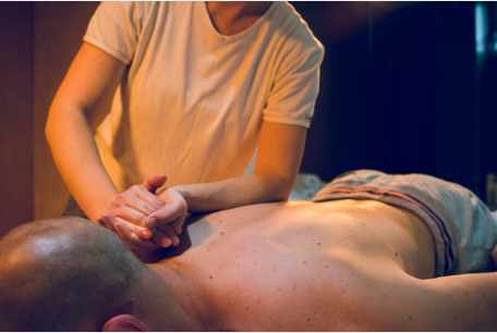 Atendimento manual de Osteopatia no Studio Aurini